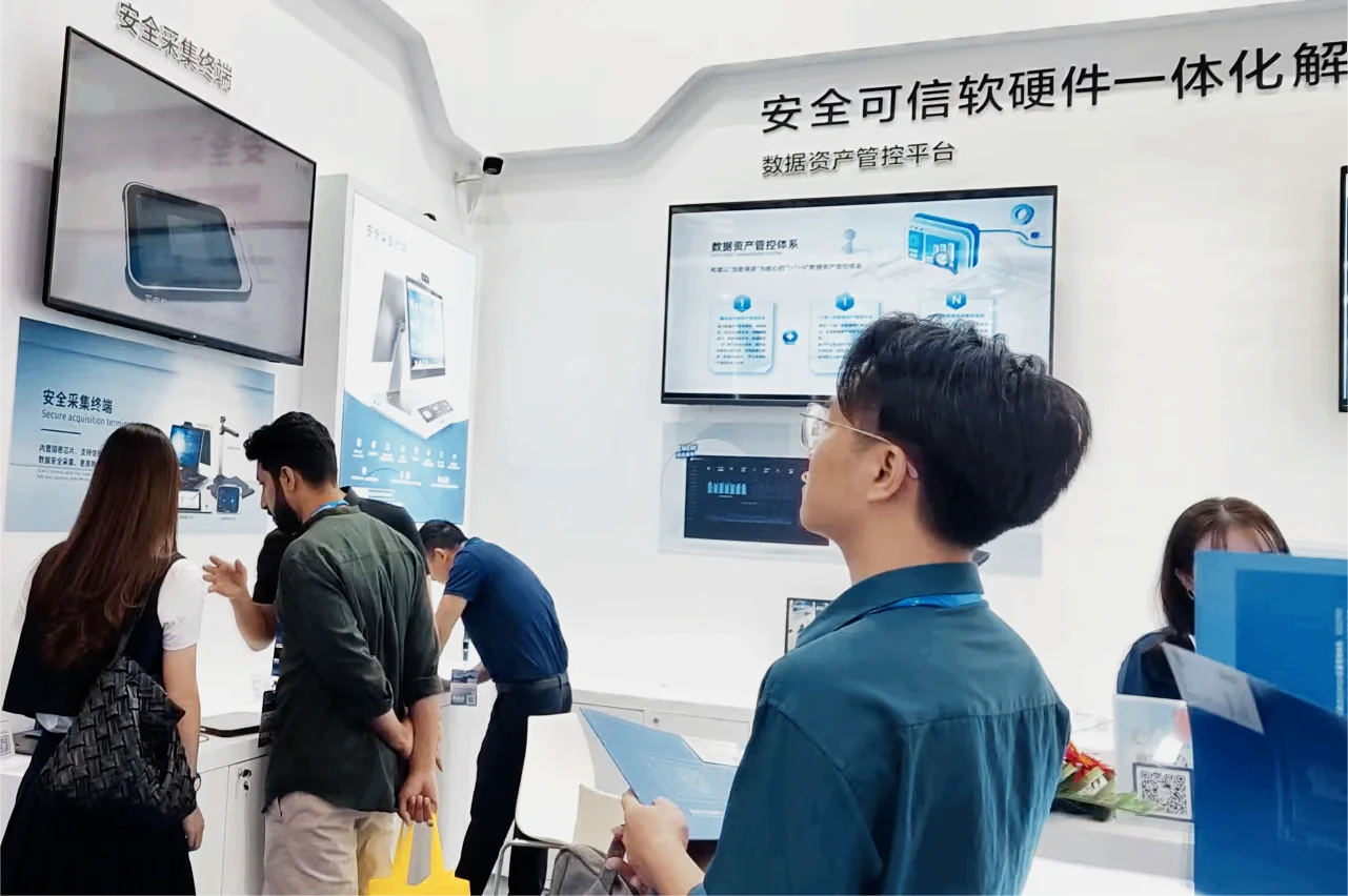 Buyer experience electronic signature tablet at trade fair